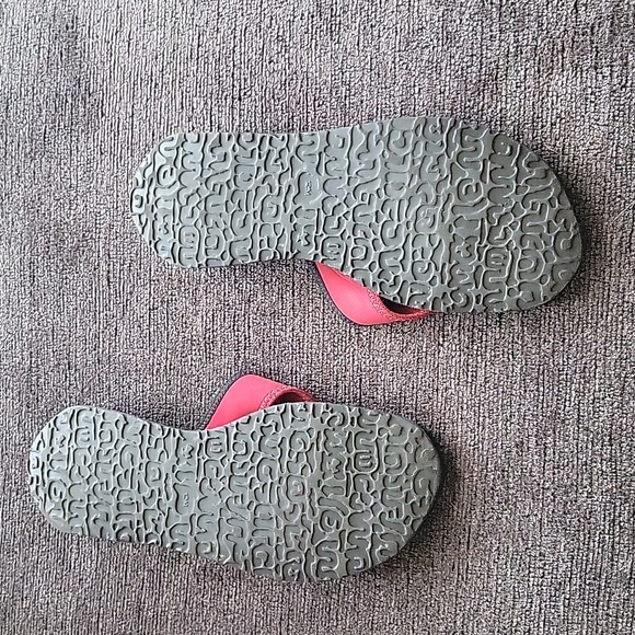 Flip Flops - Picture 2 of 3